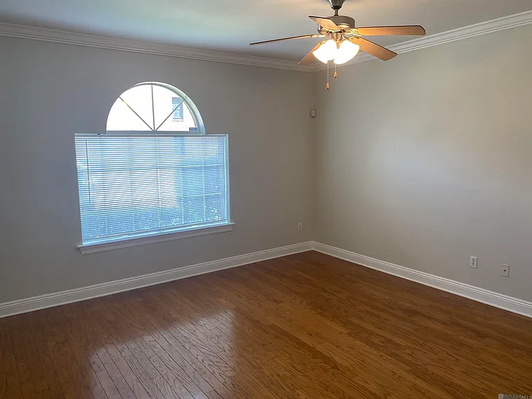 2121 Plantation Ln — Photo 2
