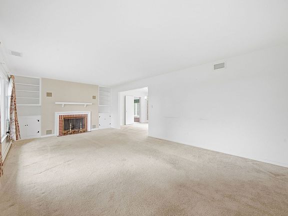 3rd image of 500 Skyline Dr