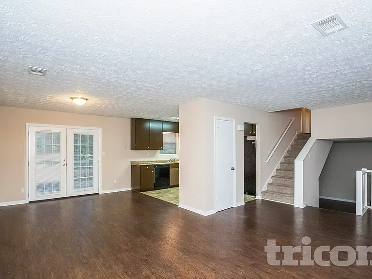 3341 Goldenchain Dr — Photo 2