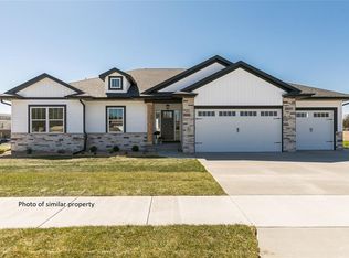 6213 Rapids Ridge Rd NE, Cedar Rapids, IA 52411