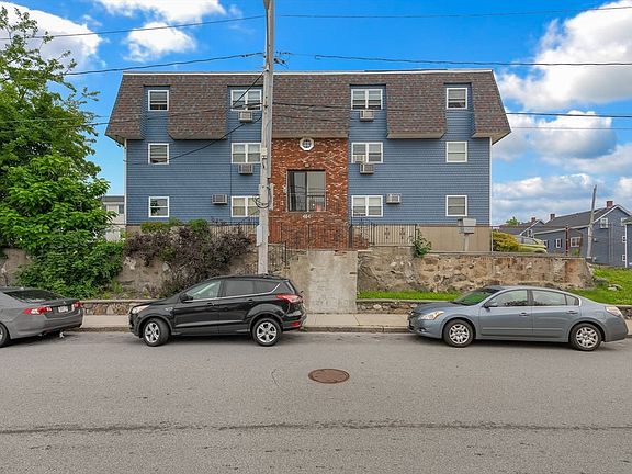 3rd image of 464 Bank St APT 3