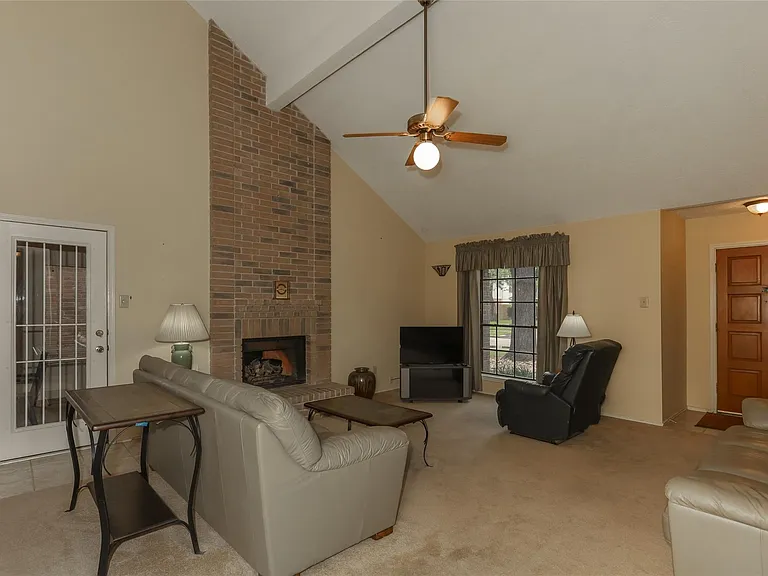 16410 Salinas Ln — Photo 7
