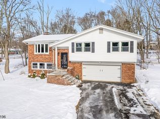 5 Willow Dr, Washington Twp., NJ 07853