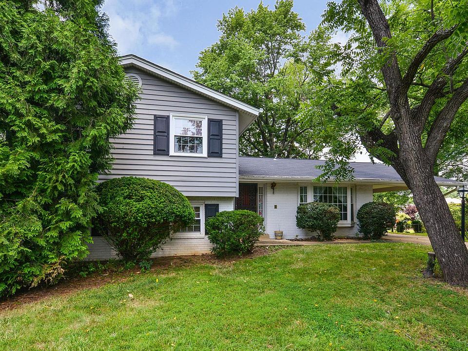 1st image of 901 Lynnhill Ct NE