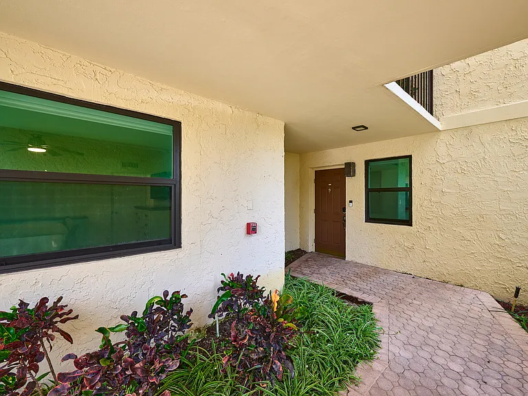 374 Golfview Rd #106 — Photo 5