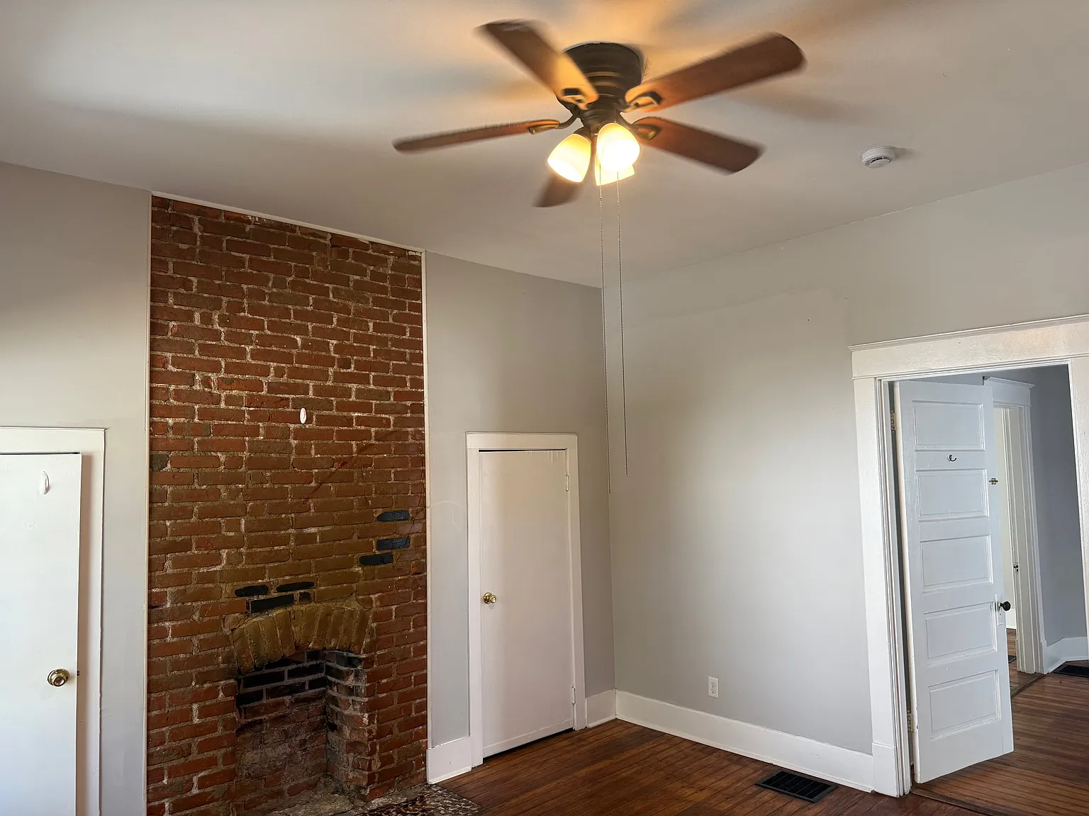 2 bed, 950 sqft, $1,100 — Photo 2