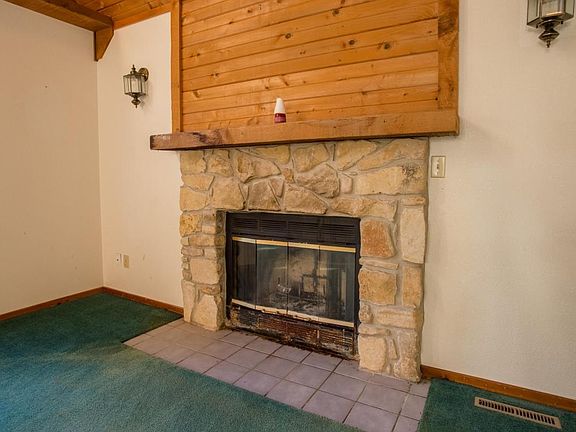 5th image of 8 Cedar Ln