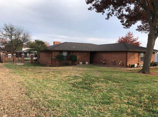 46 Surrey Cir, Iowa Park, TX 76367