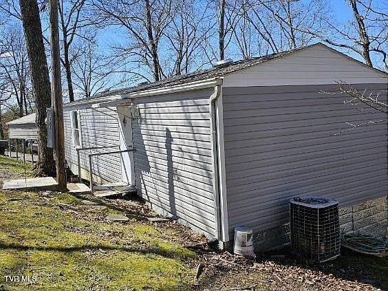 5th image of 1361 Paradise Ln