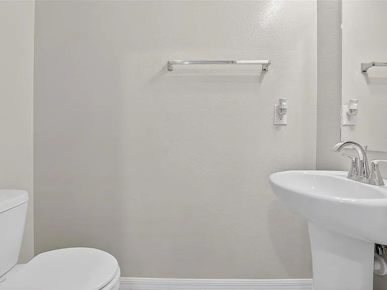 4718 Spatter Dock St — Photo 6