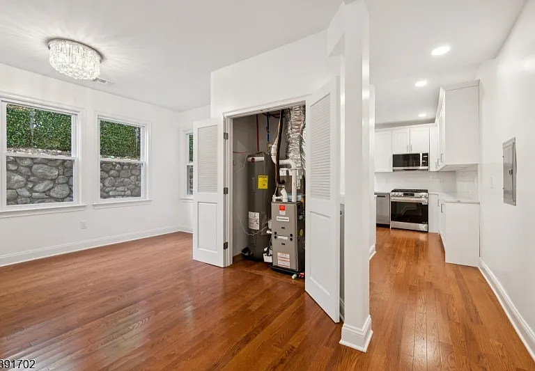 915 Main St #2R — Photo 7