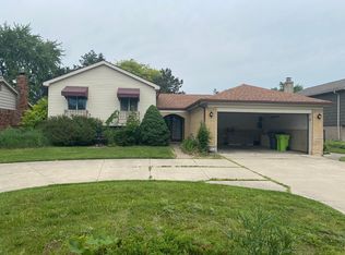 39360 Sunderland Dr, Clinton Township, MI 48038