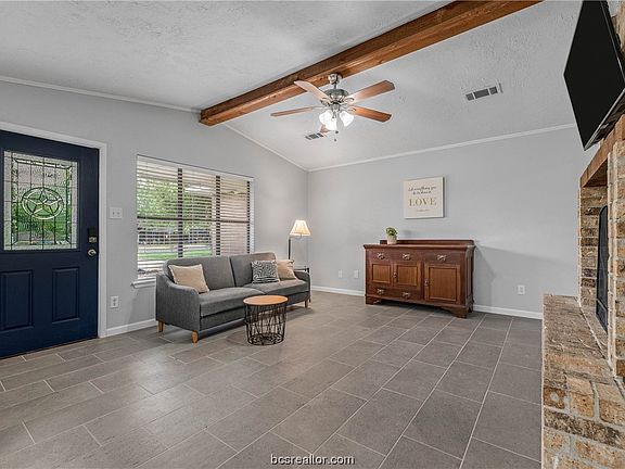 4th image of 4521 Woodbend Dr