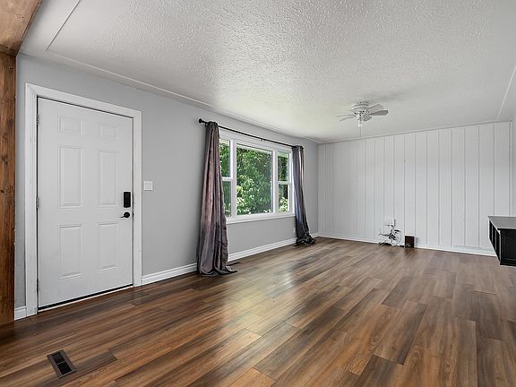 5th image of 5516 47a Ave