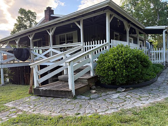 2nd image of 368 Oliver Ln