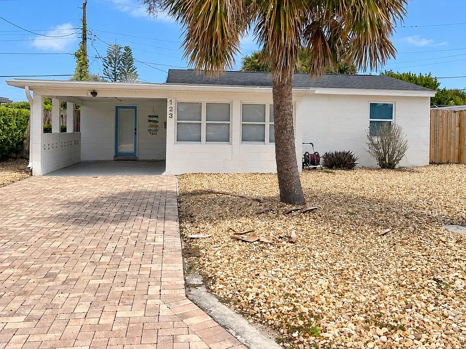 123 Laurie Dr