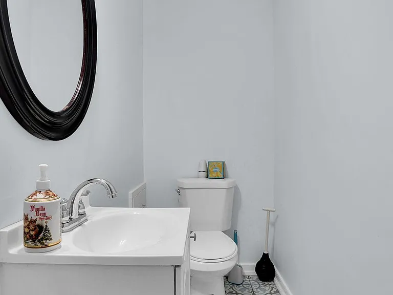 13209 Thornton Dr — Photo 12