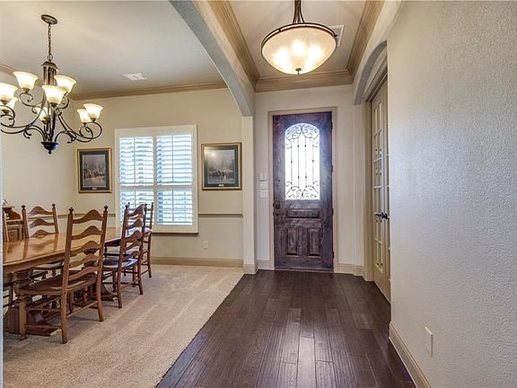Bright an open dining room right off of the butlers pantry and has a large walk in pantry!