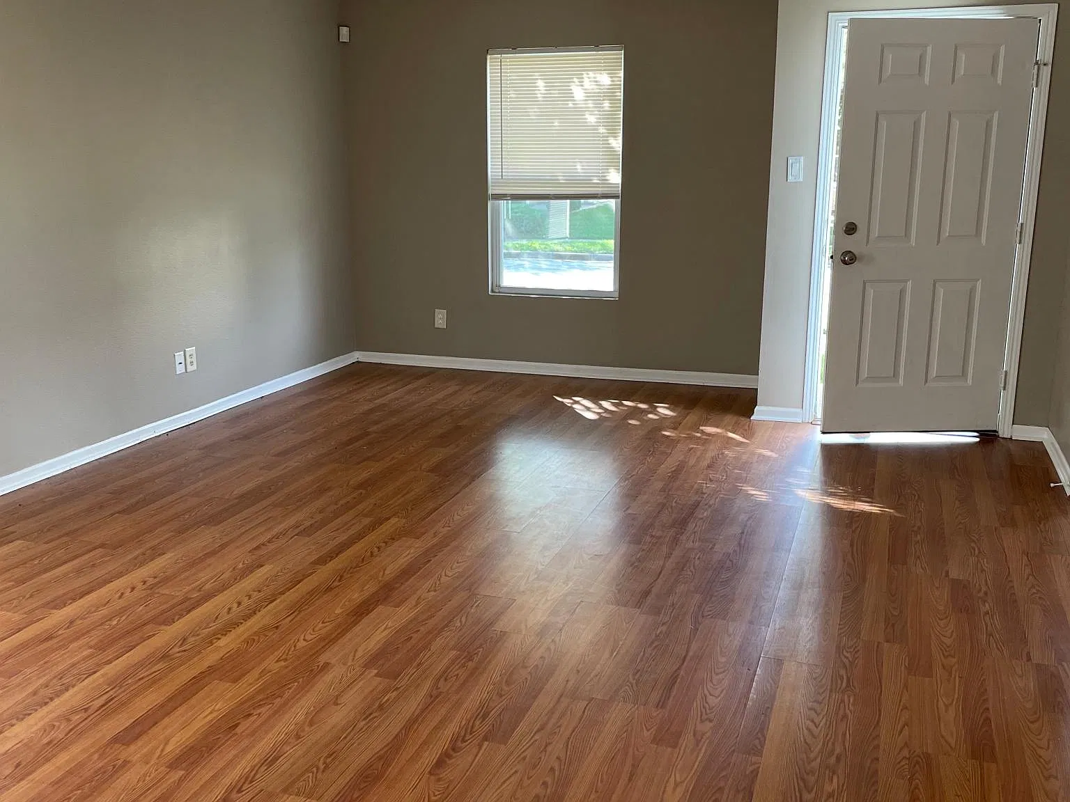 3 bed, 2181 sqft, $1,790 — Photo 2