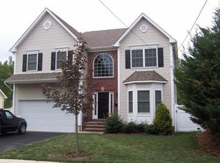 27 N Grant Ave, Colonia, NJ 07067