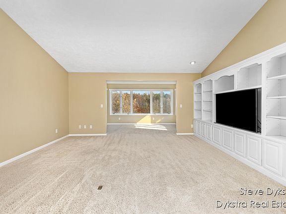 5th image of 1932 Dunlin Ct NE