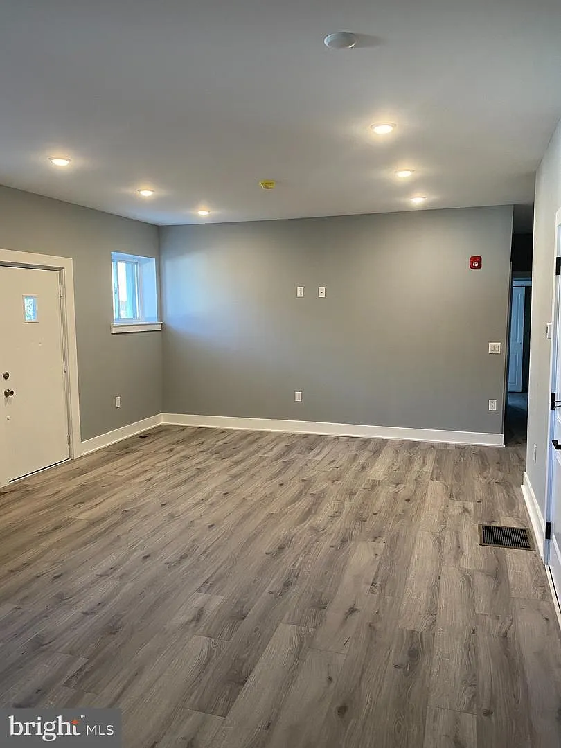 2 bed, 1.5 bath, 1100 sqft, $1,500 — Photo 2