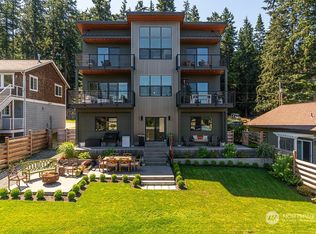 1447 Elm Pl, Freeland, WA 98249