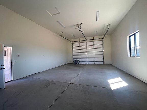 4th image of 1068 N Cowboy Ln