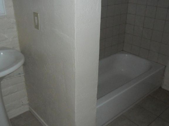 2nd image of 440 S Hobson