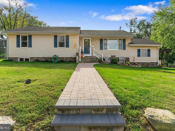 5th image of 223 Coronet Dr