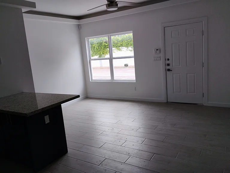 901 Yuma Ave #403 — Photo 6