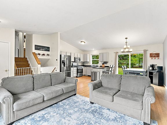 4th image of 3885 Cobblestone Ct