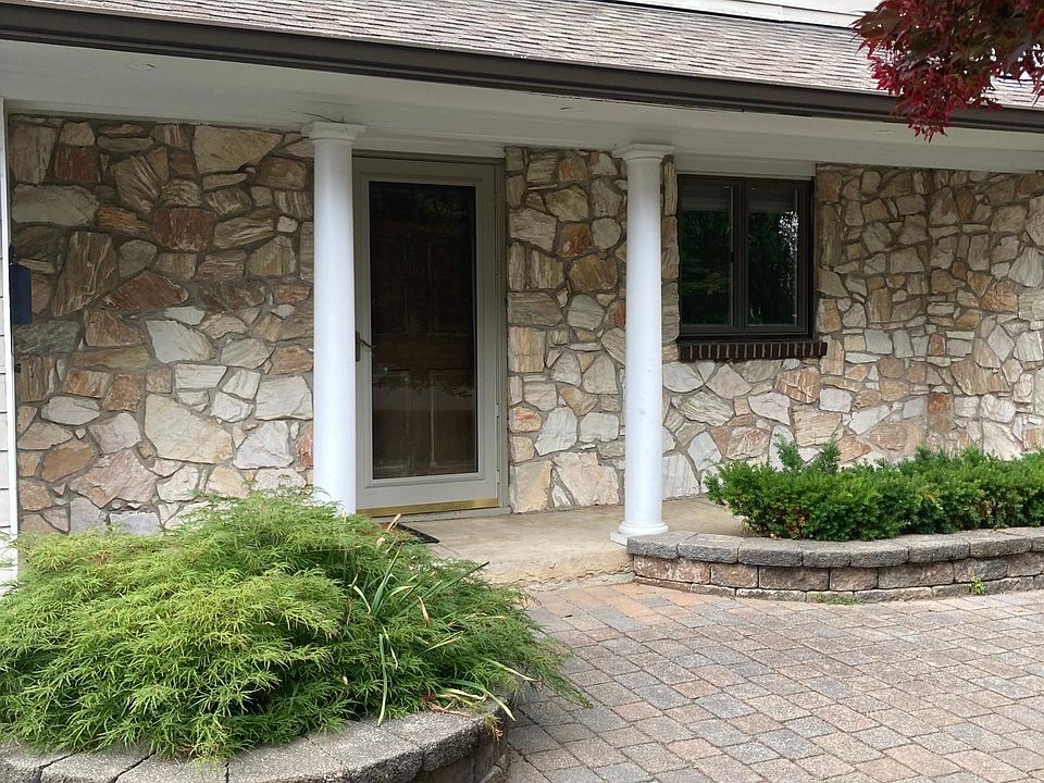1st image of 14 Conway Ct #1