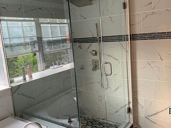 22 ft.² shower