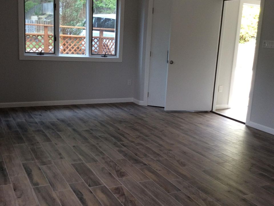 2nd image of 2915 Potomac Ave Floor 1