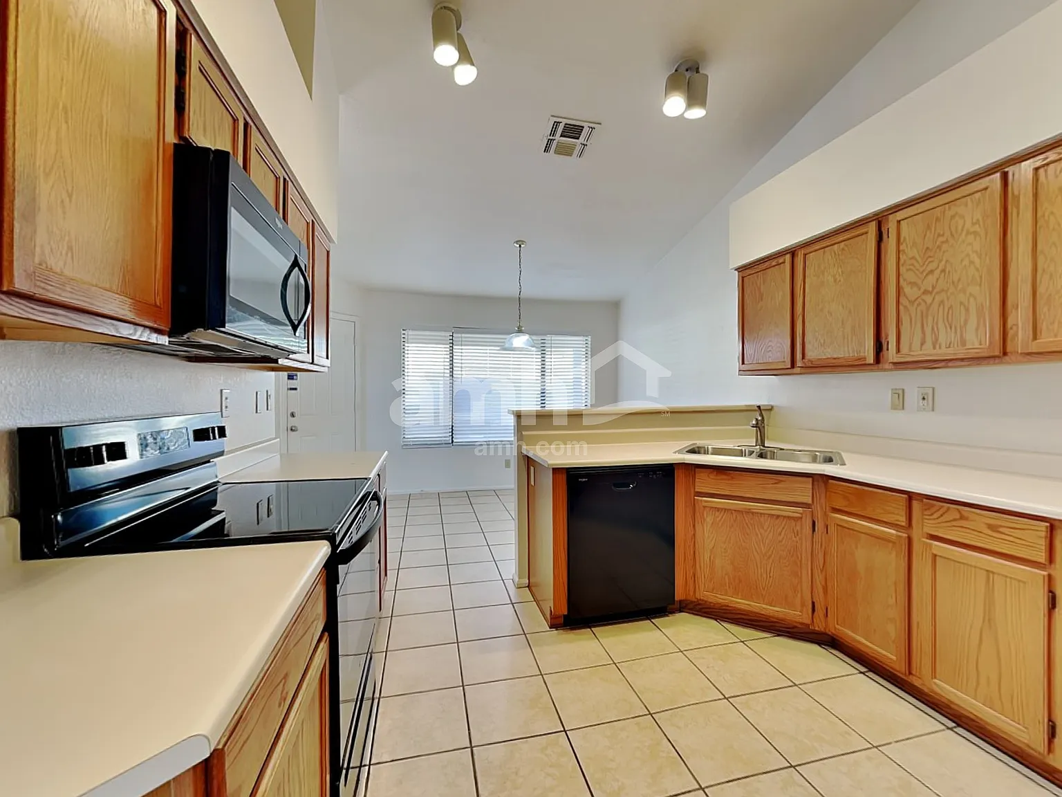 2 bed, 2.0 bath, 1549 sqft, $1,905 — Photo 3