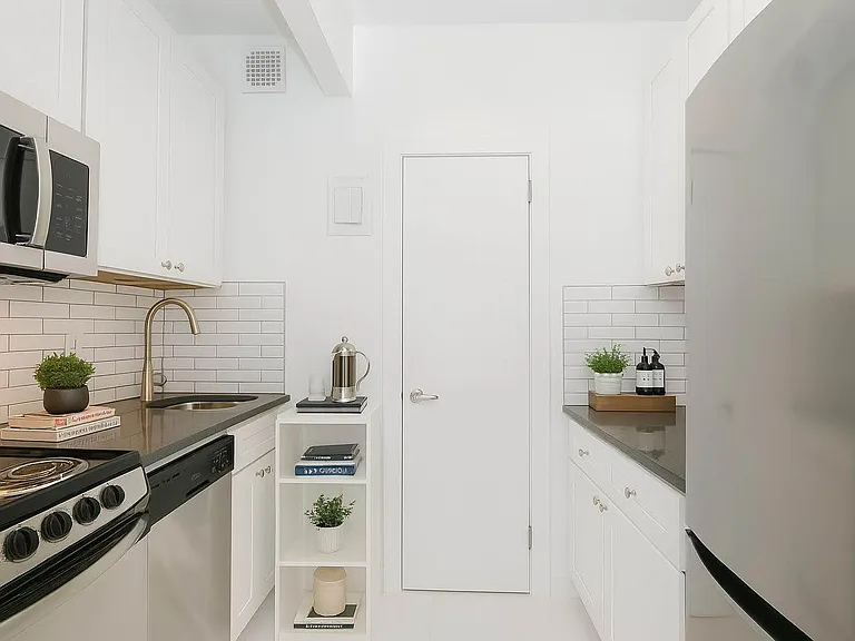 1355 2nd Ave #5C — Photo 1