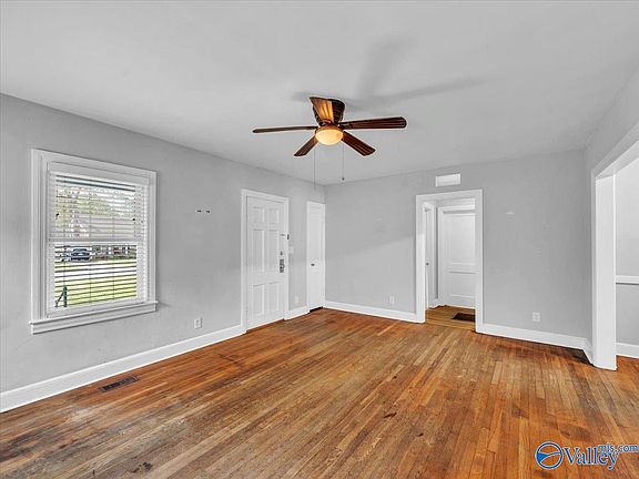5th image of 908 8th Ave SE