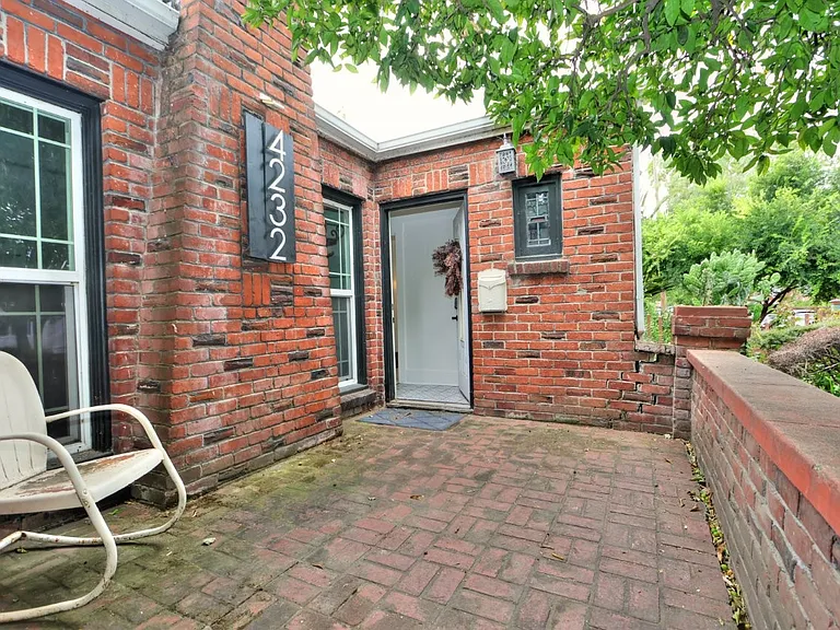 4232 Y St — Photo 2