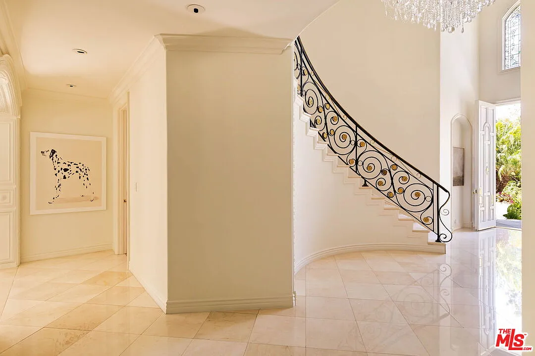 5 bed, 5.5 bath, 5320 sqft, $25,000 — Photo 4