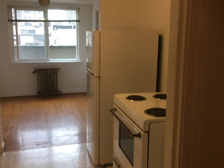 1245 Bute St — Photo 3