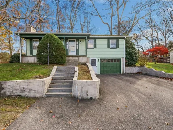 76 Sycamore Dr, West Warwick, RI 02893