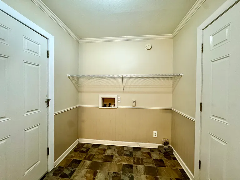 604 Enfield Dr — Photo 14