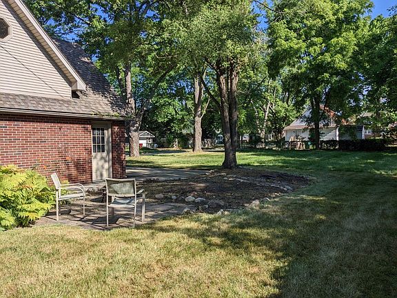 2nd image of 15105 Maplewood Ave #3