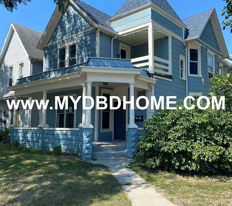 1704 W Main St