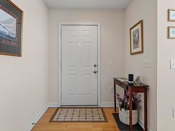 3rd image of 67 Fudora Cir