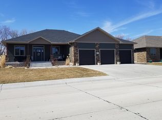 510 Redwood Rd, Grand Island, NE 68803