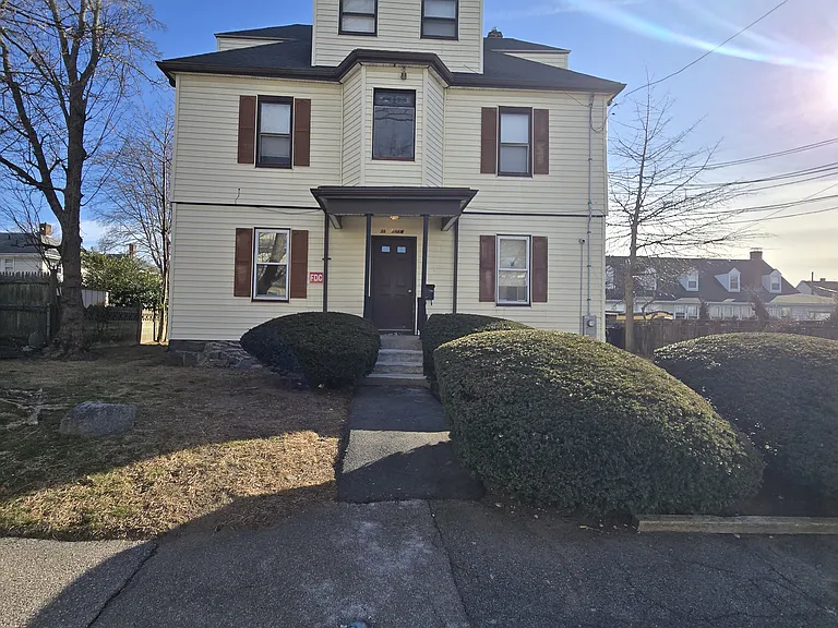160 Elm St #B — Photo 5