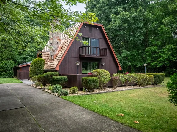 12 E Patricia Dr, Transfer, PA 16154