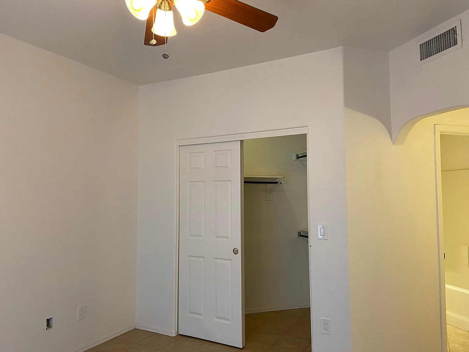 2 bed, 1005 sqft, $1,800 — Photo 3